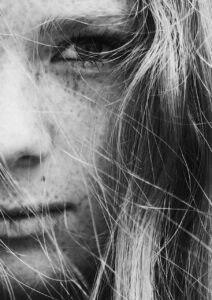 花粉症の女性が肌バリアを整える方法は？