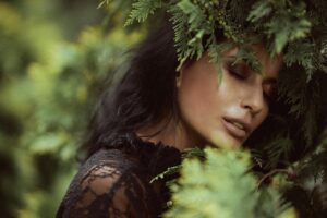 花粉症の女性が顔のバリア機能を戻す方法は？