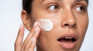 花粉症の女性におすすめの低刺激保湿方法は？